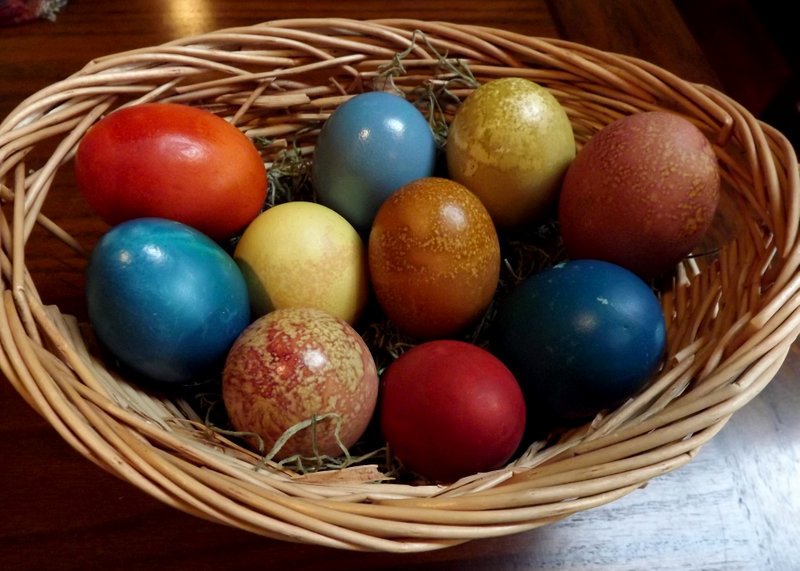 farbanje jaja prirodno1