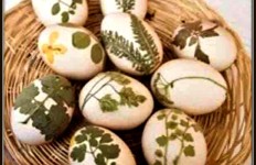 Tradicionalno farbanje jaja.